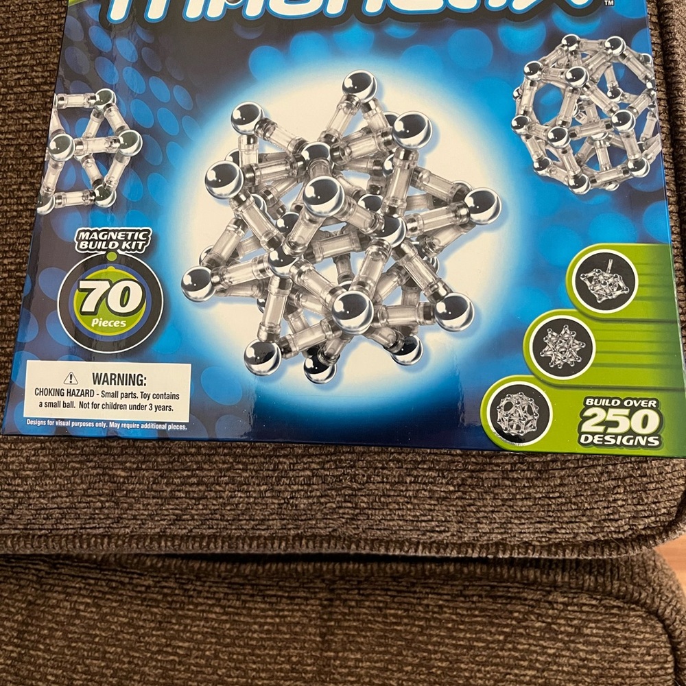 Magnetic Building Kit with Silver PiecesNEW